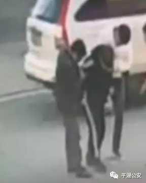 嘉兴一人坐车飞出车外监控画面拍下全程 实则