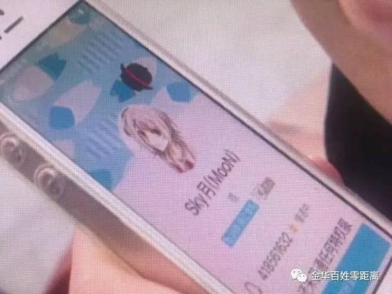 老杨:“有一次主动说我给一个qq号给你,这个女的是四川人,老公离婚掉的,28岁,后来这个女的就加我qq了。