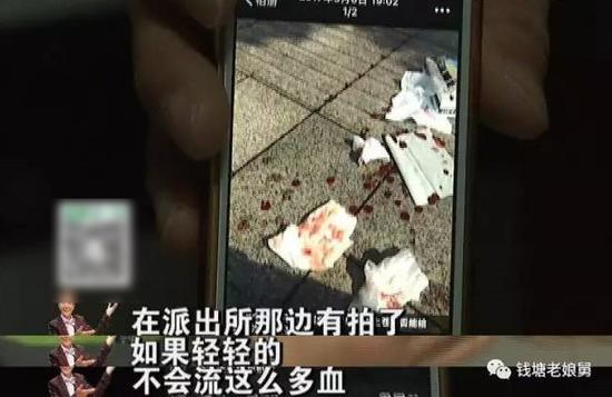 丈夫小谢觉得妻子小卢和她老板的关系不一般,所以才会情绪失控。