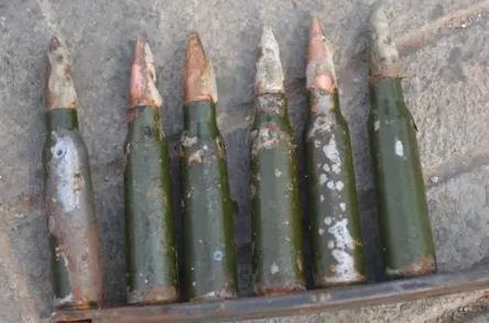 舟山渔民在海里捞上6颗子弹 疑似韩国步枪子弹