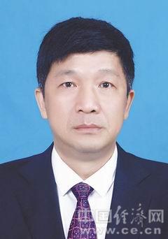陈海啸,男,汉族,1961年10月生,浙江温岭人,1983年8月参加工作,农工党党员,大学学历。