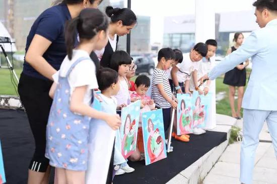 亲子彩绘作品评比