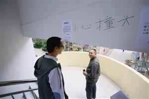 住户下楼很容易撞到头