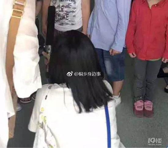 嘉兴1幼儿园老师疑给孩子注射蓝绿液体 现场发现注射针