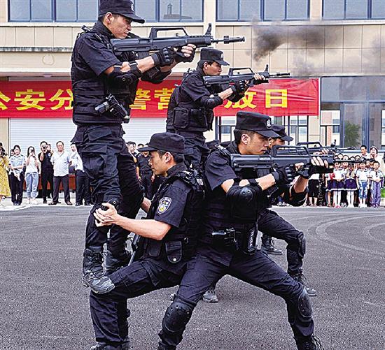警营开放日 金华特警上演不一样的制服诱惑(组