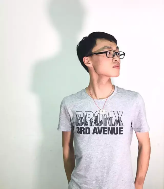 浙江高考状元出自诸暨中学 是作文高手喜欢白