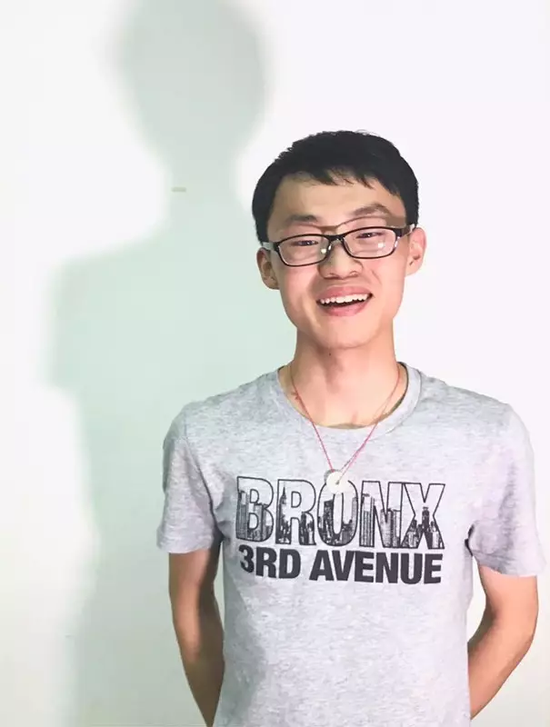 浙江高考状元出自诸暨中学 是作文高手喜欢白