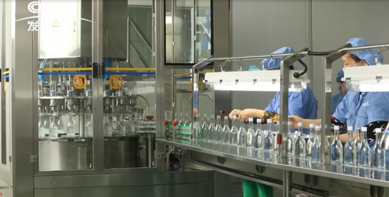 纪录东方探秘江小白究竟如何老味新生?