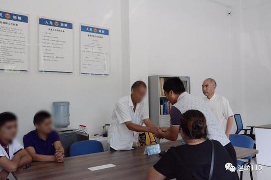 台州一摊主给视频买视频大爷被蕾丝私录内裤魂2妻子图片