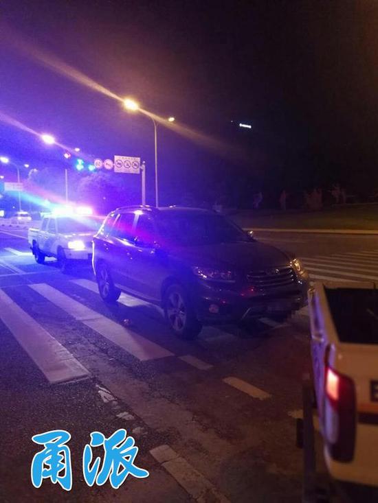 宁波一男司机在路上睡着 后车女司机吓得报警(图)