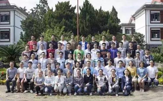 宁波镇海中学66人考上清华北大 260人进名校