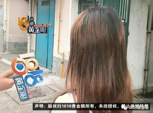 小曹:“看到了一共十个(视频),(包括哪些)有我洗澡的视频,有旁边大姐上厕所的视频,还有他找小姐在屋里面的视频。”