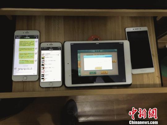 图为:警方缴获的涉案手机等。湖州警方供图 图为:警方缴获的涉案手机等。湖州警方供图