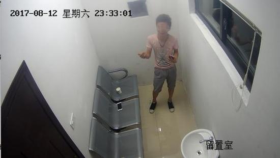 温州高速男子酒驾被查欲冲卡 之前已被吊销驾驶证