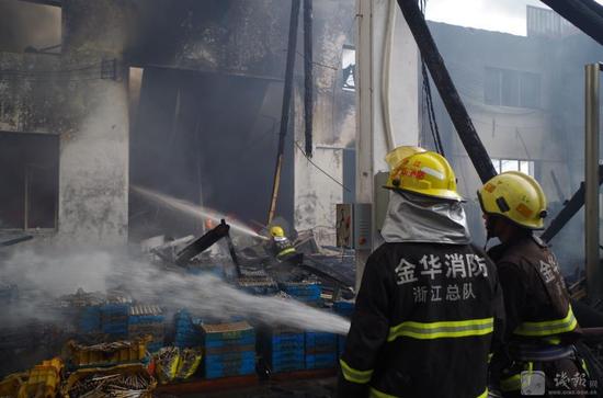 金华3男子火灾后对现场做手脚 清理掉20余只油