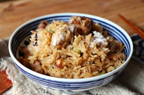 排骨焖饭的正宗做法视频 uqK8-fykpyuf9395176.jpg