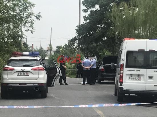 杭州1轿车内现男尸 现场有遗书还有盆没烧完的木炭