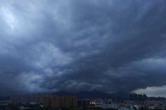 温州启动防台Ⅳ级响应 南麂岛转移游客478人