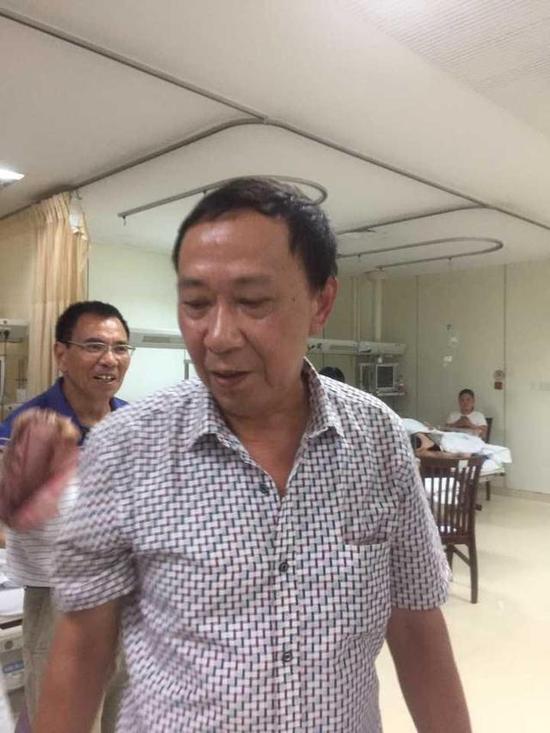 这时候,邵队长联系上了交警指挥中心,了解情况以后,指挥中心为陈女士开通了一条绿色通道。