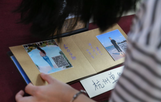 摆摊的人口_夜市摆摊图片(2)