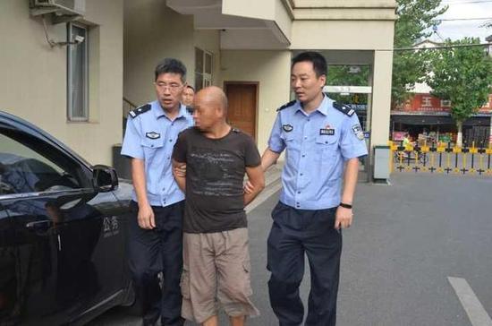 衢州1男子杀害女友流浪14年 回老家落网