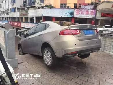 开车还是要多注意观察路况啊!