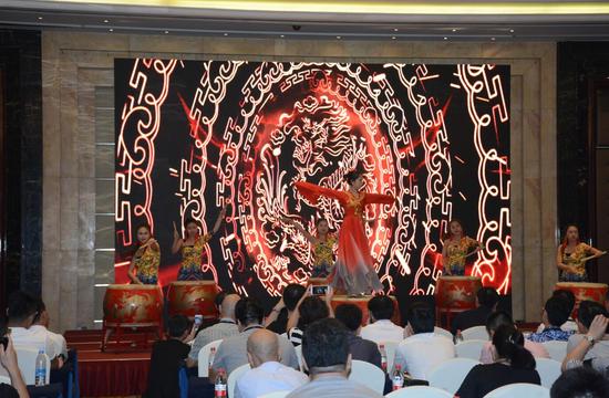 龙鼓舞表演