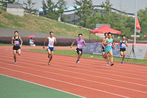 图为:男子200米决赛正在杭州师范大学进行。王远