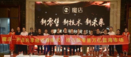 会后部分签约服务商合影留念