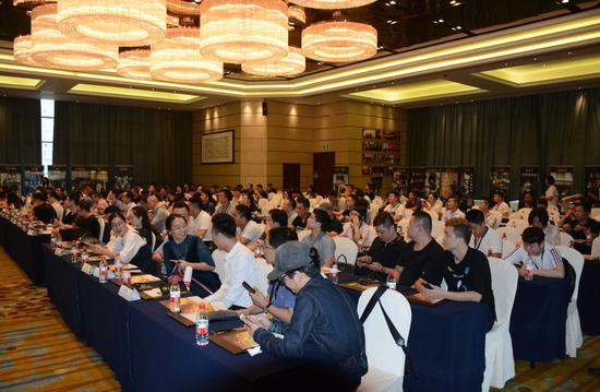 到会嘉宾纷纷探讨魔店新模式