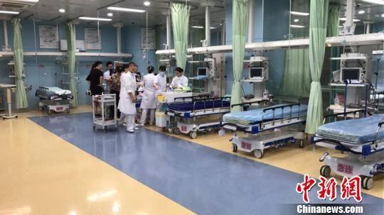 图为宁波市李惠利东部医院急诊抢救室 应红燕 摄