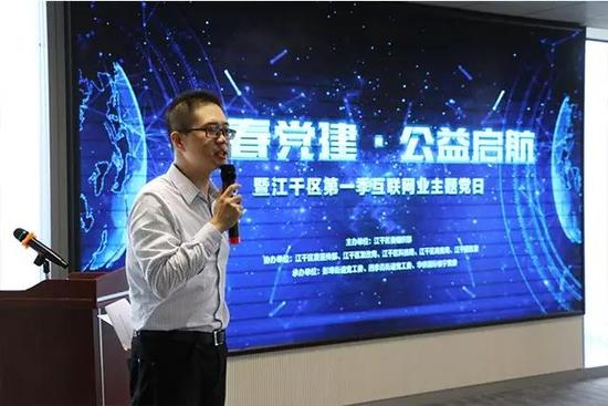 图/彭埠街道办事处副主任周俊主持