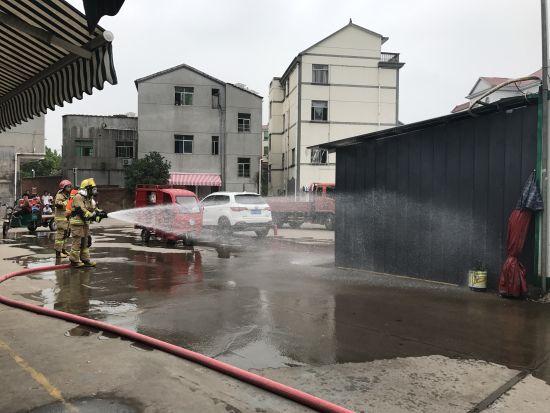 金华一服装店发生煤气泄漏 百米之外能闻到刺