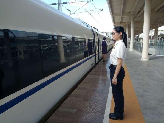 义乌站国庆期间增10列临时客车 自助售取机日夜运作