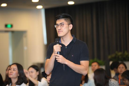 北大学子向“灭绝师太”提问打假问题