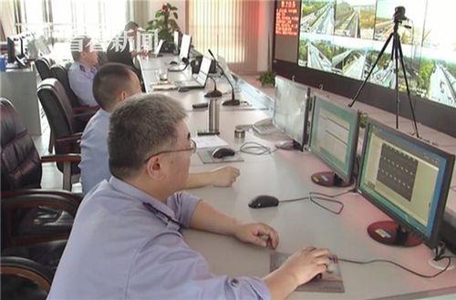 浙江高速违规超车发生剐蹭 双方司机行车道上