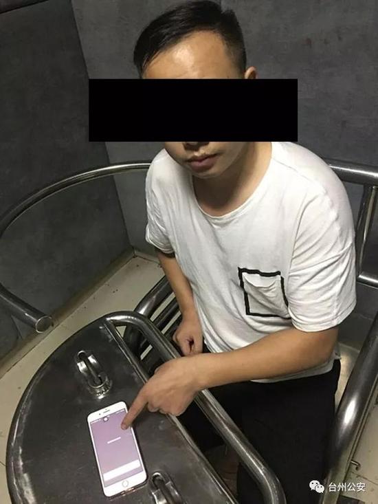 ‘ 快递公司被人骗走近万元钱 ’