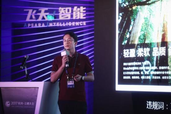 (图说:阿里巴巴资深技术专家贾梦雷向公众披露“雷音识字”技术)