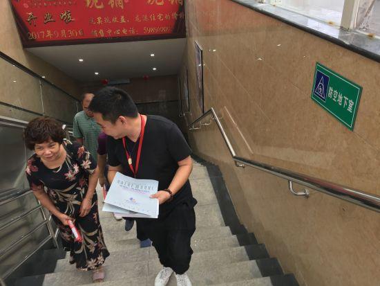 图为:龙港中央商业街项目人防指示信息。 陈振旭 摄