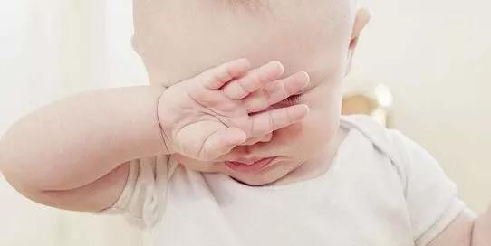 杭州18个月大男童眼睛受伤 警车215秒开3公里