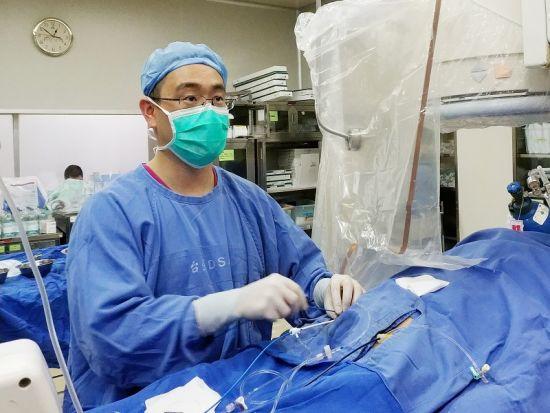 用行动诠释责任 浙江台州1医生为救患者无暇照