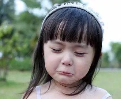 杭州两岁小女孩独自在路边大哭 背后的故事很离奇
