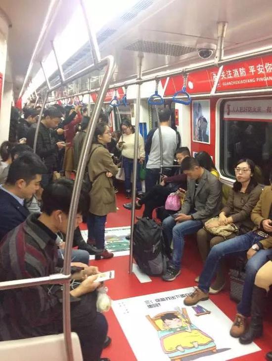 (一大早消防专列已是满载乘客)