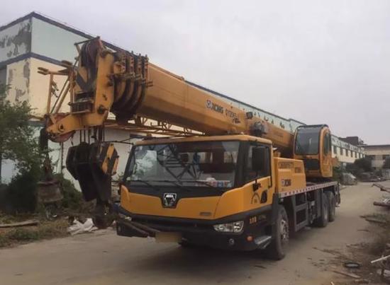 无证男子在杭州偷辆大吊车 想开回河南老家找