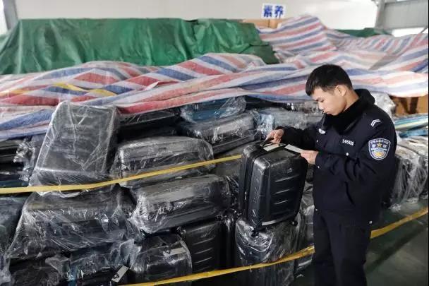 不过,这样的“好日子”没过多久,两人便要一同身陷囹圄了。