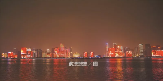 2018年9月2日,钱江新城亚运灯光秀。 朱丹阳 摄