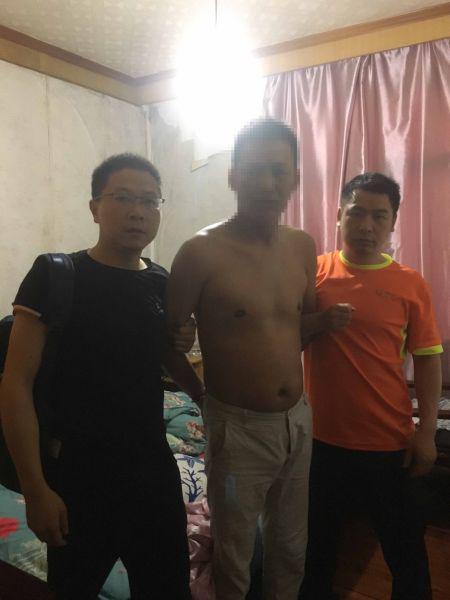 图为抓捕现场。杭州余杭警方 供图
