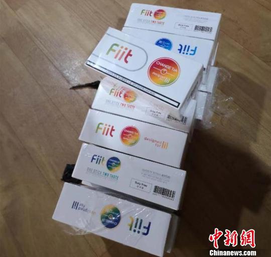 警方现场查获的电子烟弹。桐乡公安提供