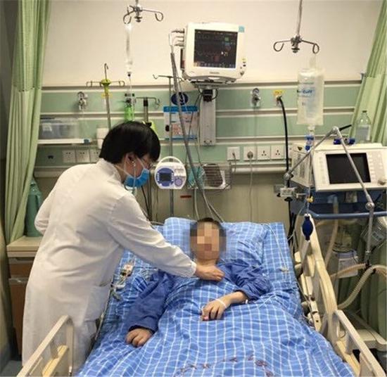 图为小齐患糖尿病酮症酸中毒入院治疗 医院供图
