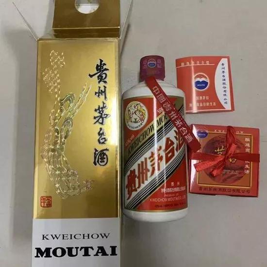 △假“茅台”酒